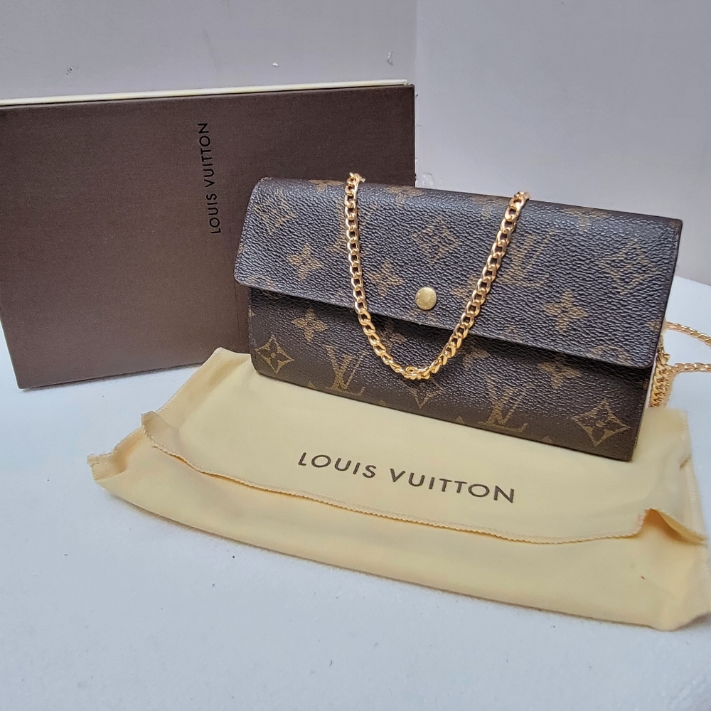 Authentic Louis Vuitton Monogram wallet TH0015
